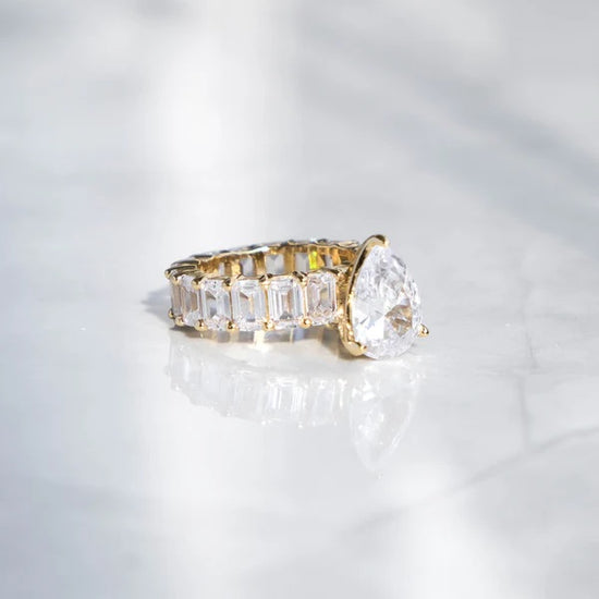 Pear Cut Ring 18k Gold